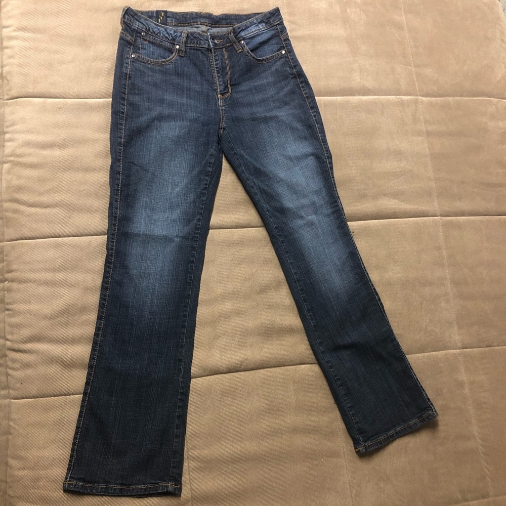 Aura jeans 6 average